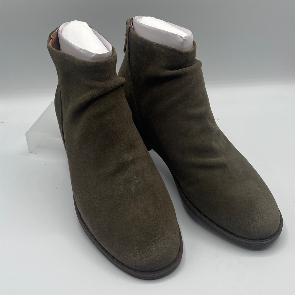 Gentle Souls by Kenneth Cole Emma zip bootie, Olive Suede Chukka Boots size 5